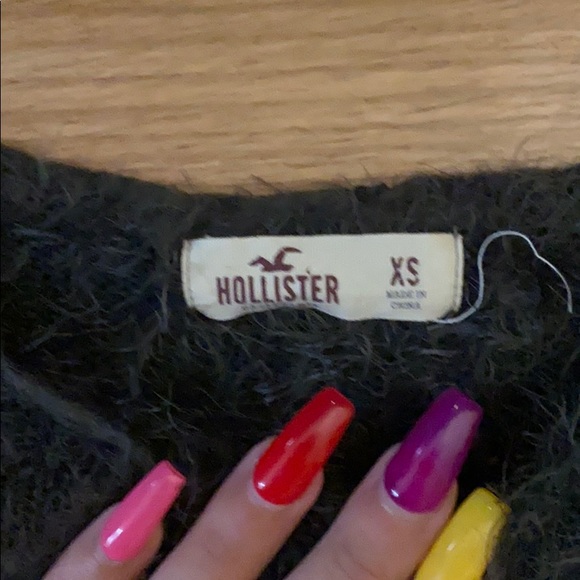 Cropped Hollister Fuzzy Sweater - Picture 2 of 2